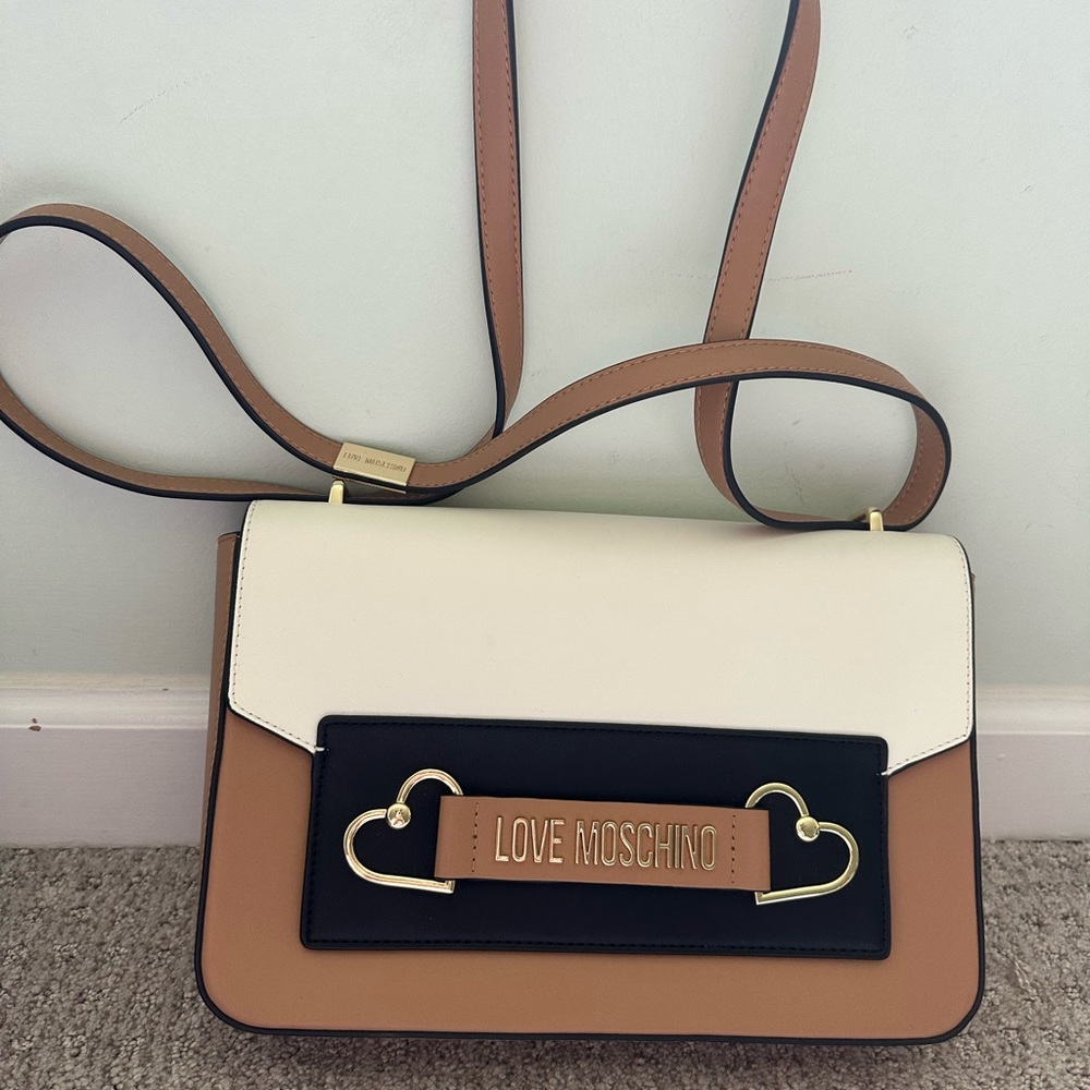 Love Moschino